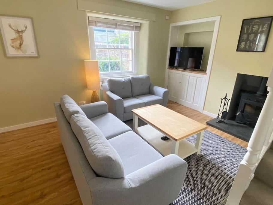 Carberry Charming 3/4 Bedroom Semi-Detached Cottage. מראה חיצוני תמונה