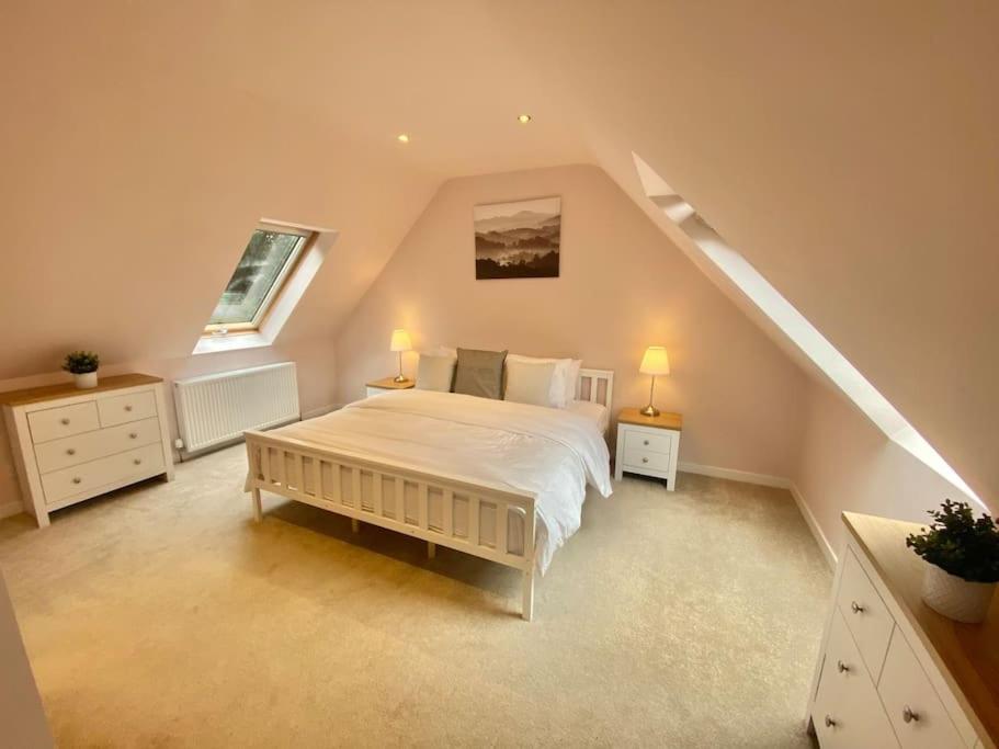 Carberry Charming 3/4 Bedroom Semi-Detached Cottage. מראה חיצוני תמונה